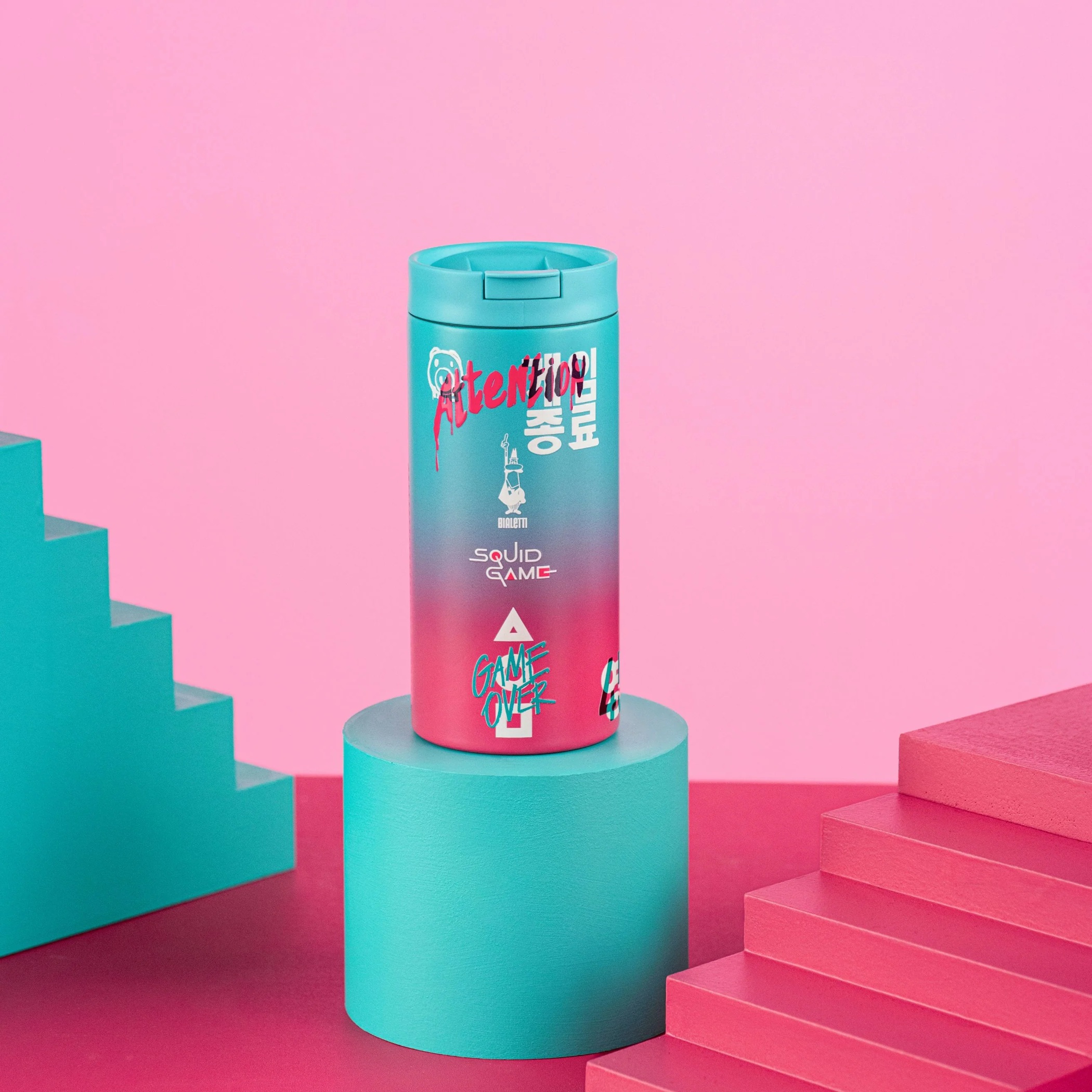 54efdcd3b1312ed985513da40723f473.4654 2 squid game cestovni hrnek lifestyle