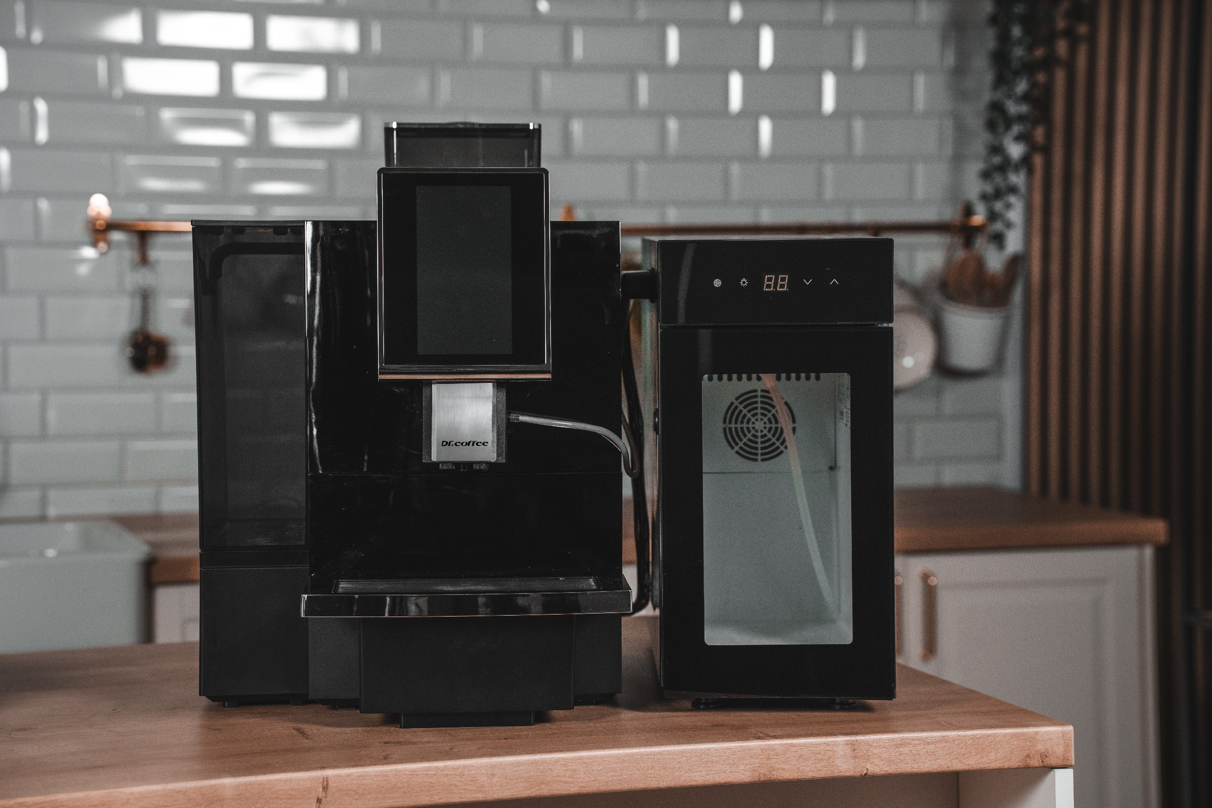 614f2b5b37315a82547bb2def0e4193f.4657 1 dr  coffee f12 big plus cerna stribrna chladnicka br9ci