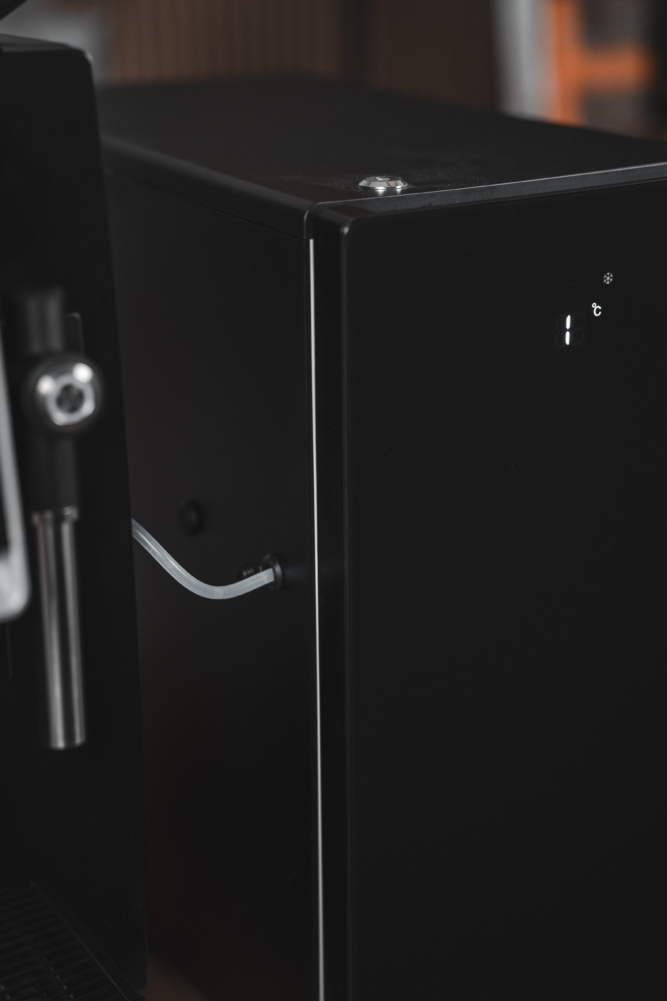 b1a22f19697a1e292391d33356d17872.727 17 dr  coffee minibar s1