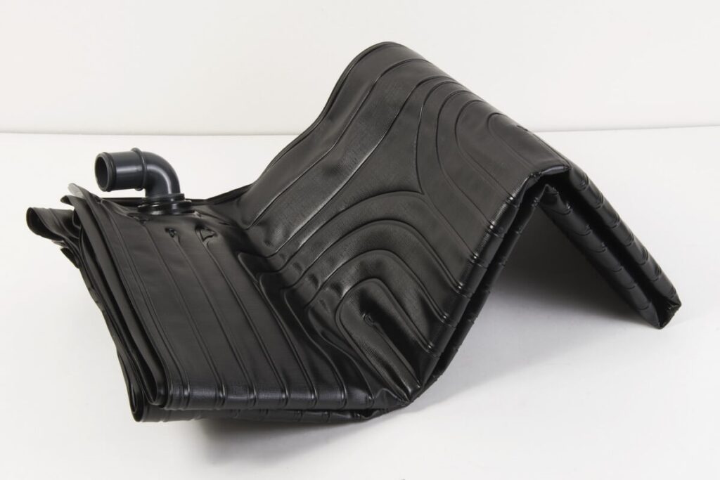 f2419061dc9fedc0d40cdbad5f9595aa.10741086 002